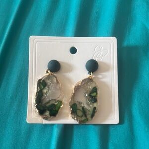 NWOT Elegant Gold Tone and Green Earrings